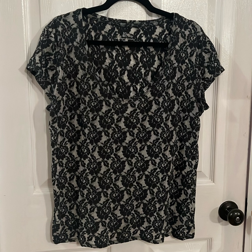 New York & Co. Floral Short Sleeve Shirt